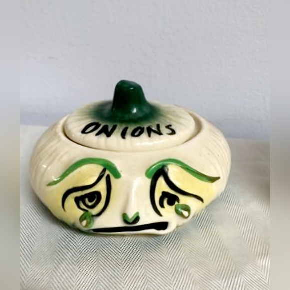 ADORABLE 1950S VINTAGE ONION AND GARLIC BOWLS AND LIDS - Picture 4 of 5